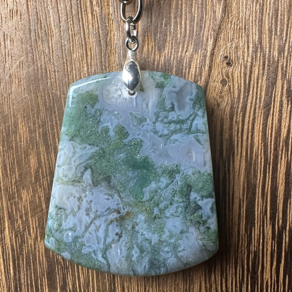 Green Moss Agate Pendant Necklace on Rolo Chain - Picture 3 of 16